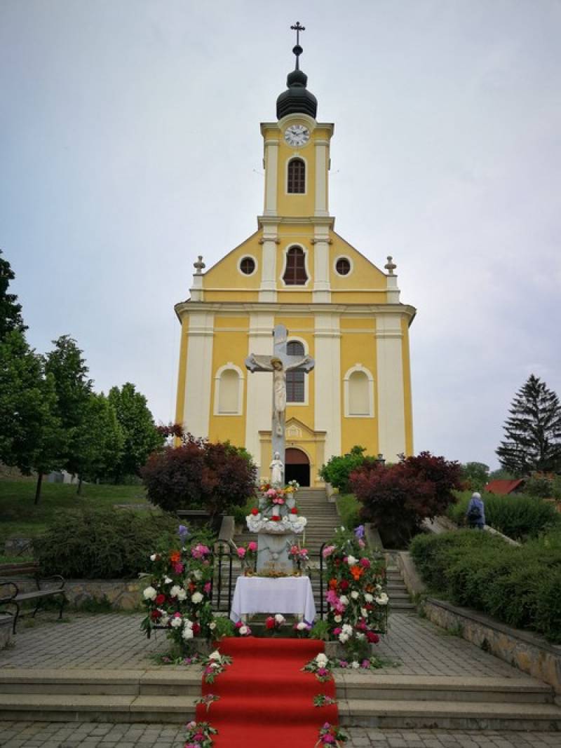 Szent Gyorgy templom_Urnap_1.jpg